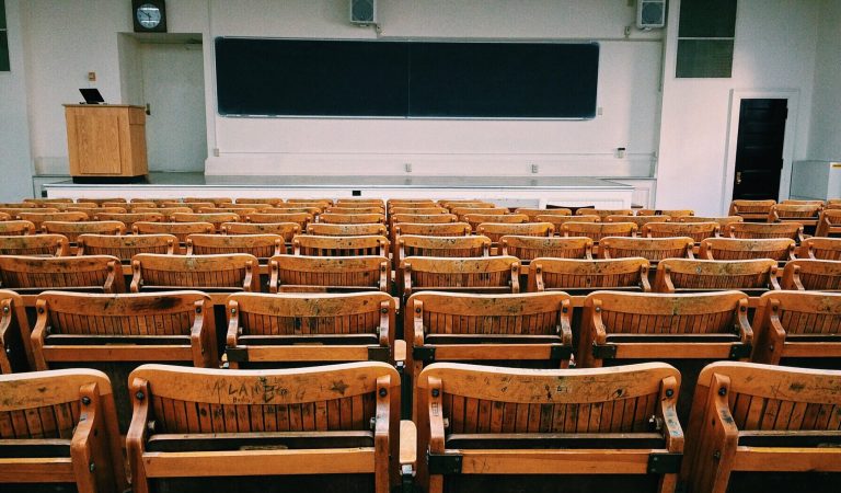 اكثر من 100 طالب مجبرون بسبب Attest للمثول امام الجامعة! اكثر من 100 طالب مجبرون بسبب Attest للمثول امام الجامعة!